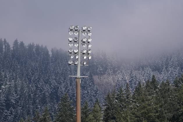 Floodlight mast with snow in the background, Black Forest, Trees, Winter , Germany, Soccer, GooglePixel Womens Bundesliga, 11 Matchday, 2025 2026, SC Freiburg vs FC Carl Zeiss Jena, 22 11 2025, Dreisamstadion, Freiburg, Germany DFB REGULATIONS PROHIBIT ANY USE OF PHOTOGRAPHS AS IMAGE SEQUENCES AND OR QUASI VIDEO Freiburg Dreisamstadion Baden Wuerttemberg Germany Copyright: xArnexAmbergx