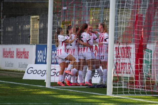 Football, Google Pixel Womens Bundesliga, 11 Matchday, 2025 2026, SC Freiburg vs Carl Zeiss Jena, 22 11 2025, Dreisamstadion, Freiburg, Luca Birkholz SC Freiburg, Women 23 Goal, Goal celebration, Emotions, Goal shot, Joy, Cheering, Freiburg Dreisamstadion Baden Württemberg Germany Copyright: xFINLEYxMÖRCHx