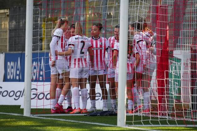 Football, Google Pixel Womens Bundesliga, 11 Matchday, 2025 2026, SC Freiburg vs Carl Zeiss Jena, 22 11 2025, Dreisamstadion, Freiburg, Luca Birkholz SC Freiburg, Women 23 Goal, Goal celebration, Emotions, Goal shot, Joy, Cheering, Freiburg Dreisamstadion Baden Württemberg Germany Copyright: xFINLEYxMÖRCHx