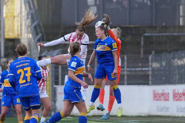 Luca Birkholz SC Freiburg, 23 , Felicia Sträßer Felicia Straesser FC Carl Zeiss Jena Frauen, 08 and Jasmin Janning FC Carl Zeiss Jena Frauen, 01 , Germany, Soccer, GooglePixel Womens Bundesliga, 11 Matchday, 2025 2026, SC Freiburg vs FC Carl Zeiss Jena, 22 11 2025, Dreisamstadion, Freiburg, Germany DFB REGULATIONS PROHIBIT ANY USE OF PHOTOGRAPHS AS IMAGE SEQUENCES AND OR QUASI VIDEO Freiburg Dreisamstadion Baden Wuerttemberg Germany Copyright: xArnexAmbergx