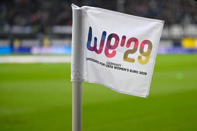 Paderborn, Home Deluxe Arena, 22 11 25, GER, Herren, 2 Bundesliga, Saison 2025 2026, SC Paderborn 07 Hannover 96 Bild Deutschland und der DFB werben um die Ausrichten der Frauen Europameisterschaft 2029 DFL regulations prohibit any use of photographs as image sequences and or quasi video NRW Deutschland