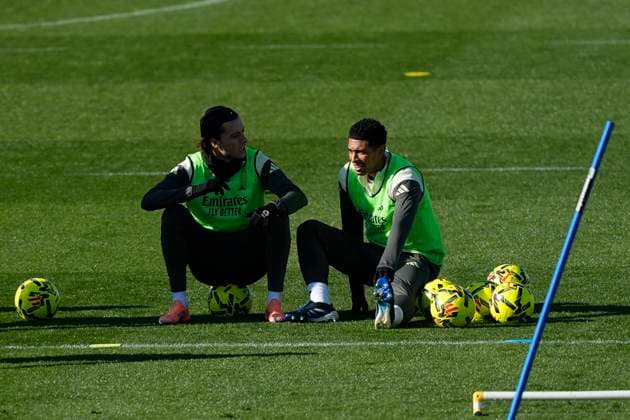 November 22, 2025, Valdebebas, Madrid, Spain: Alvaro Carreras and Jude Bellingham during the training day of Real Madrid ahead the Spanish League, LaLiga EA Sports, football match against Elche CF at Ciudad Deportiva Real Madrid on November 22, 2025, in Valdebebas, Madrid, Spain. Valdebebas Spain - ZUMAa181 20251122_zaa_a181_007 Copyright: xOscarxJ.xBarrosox