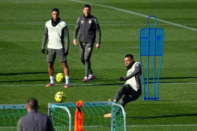 November 22, 2025, Valdebebas, Madrid, Spain: Kylian Mbappe during the training day of Real Madrid ahead the Spanish League, LaLiga EA Sports, football match against Elche CF at Ciudad Deportiva Real Madrid on November 22, 2025, in Valdebebas, Madrid, Spain. Valdebebas Spain - ZUMAa181 20251122_zaa_a181_012 Copyright: xOscarxJ.xBarrosox