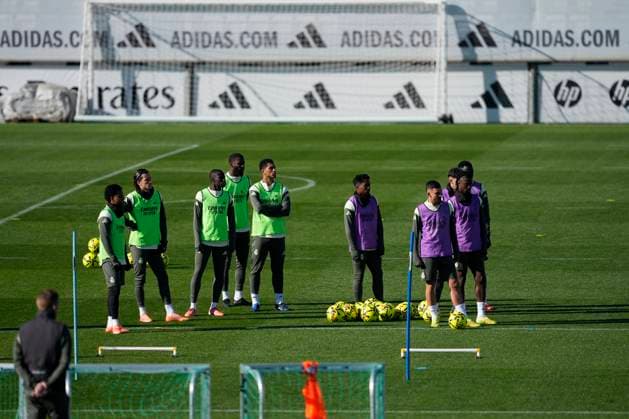 November 22, 2025, Valdebebas, Madrid, Spain: Jude Bellingham during the training day of Real Madrid ahead the Spanish League, LaLiga EA Sports, football match against Elche CF at Ciudad Deportiva Real Madrid on November 22, 2025, in Valdebebas, Madrid, Spain. Valdebebas Spain - ZUMAa181 20251122_zaa_a181_018 Copyright: xOscarxJ.xBarrosox