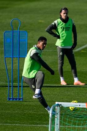 November 22, 2025, Valdebebas, Madrid, Spain: Jude Bellingham during the training day of Real Madrid ahead the Spanish League, LaLiga EA Sports, football match against Elche CF at Ciudad Deportiva Real Madrid on November 22, 2025, in Valdebebas, Madrid, Spain. Valdebebas Spain - ZUMAa181 20251122_zaa_a181_023 Copyright: xOscarxJ.xBarrosox