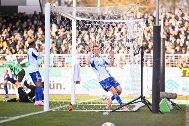 22 11 2025, Football, 2 Bundesliga, Season 2025 2026, Matchday 13, Preußen Münster FC Schalke 04, Mika Wallentowitz FC Schalke 04 xRHR PHOTO YYx Copyright: KROEGER RHR-FOTOx RHR-FOTO YY