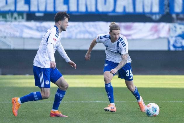 2 Soccer Bundesliga SC Preußen Münster FC Schalke 04 22 11 2025 Adrian Gantenbein FC Schalke 04, 17 , Mika Wallentowitz FC Schalke 04, 35 2 Soccer Bundesliga 13 Matchday SC Preußen Münster FC Schalke 04 LVM Preußenstadion, Münster 22 11 2025 DFL regulations prohibit any use of photographs as image sequences and or quasi video Copyright: xBEAUTIFULxSPORTS Buriakovx