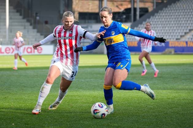 Soccer, Google Pixel Women Bundesliga, 11 Matchday, 2025 2026, SC Freiburg vs Carl Zeiss Jena, 22 11 2025, Dreisamstadion, Freiburg, Rieke Tietz FC Carl Zeiss Jena Women, 17 Ingibjörg Sigurdardottir SC Freiburg, Women 24 Freiburg Dreisamstadion Baden Württemberg Germany Copyright: xFINLEYxMÖRCHx