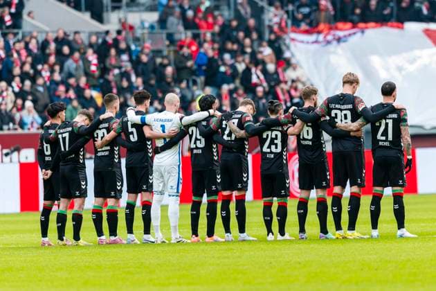 2 Soccer Bundesliga Fortuna Düsseldorf vs 1 FC Magdeburg, 22 11 2025 DUESSELDORF, GERMANY NOVEMBER 22 during the Bundesliga match 2 Soccer Bundesliga Fortuna Düsseldorf vs 1 FC Magdeburg at the MERKUR SPIEL ARENA on matchday 11 of Bundesliga 1 November 22, 2025 in Duesseldorf, Germany DFL REGULATIONS PROHIBIT ANY USE OF PHOTOGRAPHS AS IMAGE SEQUENCES AND OR QUASI VIDEO Copyright: xBEAUTIFULxSPORTS KennyxBeelex