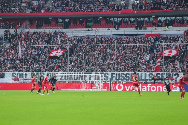 Soccer 2 Bundesliga 13 Matchday Fortuna Düsseldorf 1 FC Magdeburg on 22 11 2025 at Merkur Spiel Arena in Düsseldorf Fanblock Fans of Düsseldorf boycott the first minutes of the match Banner with the inscription Soll das die Zukunft des Fussball sein DFL regulations prohibit any use of photographs as image sequences and or quasi video xJRx
