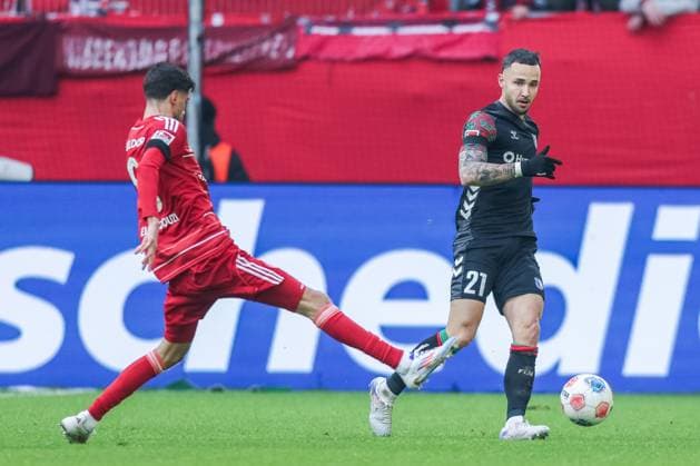 Soccer 2 Bundesliga 13 Matchday Fortuna Düsseldorf 1 FC Magdeburg on 22 11 2025 at Merkur Spiel Arena in Düsseldorf Anouar El Azzouzi Düsseldorf , left Falko Michel Magdeburg , right DFL regulations prohibit any use of photographs as image sequences and or quasi video xJRx