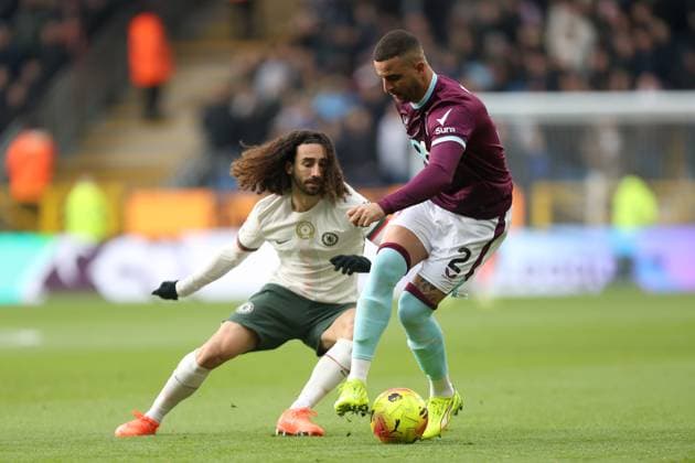 Kyle Walker of Burnley and Marc Cucurella of Chelsea Burnley v Chelsea, Premier League, Football, Turf Moor, Burnley, UK - 22 Nov 2025Burnley Turf Moor United Kingdom EDITORIAL USE ONLY No use with unauthorised audio, video, data, fixture lists, club league logos or live services. Online in-match use limited to 120 images, no video emulation. No use in betting, games or single club league player publications.  Copyright: xPhilxOldham Shutterstockx 15860595ak