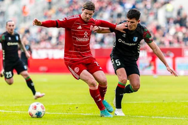 2 Soccer Bundesliga Fortuna Düsseldorf vs 1 FC Magdeburg, 22 11 2025 DUESSELDORF, GERMANY NOVEMBER 22 Cedric Itten Fortuna Düsseldorf, 13 during the Bundesliga match 2 Soccer Bundesliga Fortuna Düsseldorf vs 1 FC Magdeburg at MERKUR SPIEL ARENA on matchday 11 of Bundesliga 1 November 22, 2025 in Duesseldorf, Germany DFL REGULATIONS PROHIBIT ANY USE OF PHOTOGRAPHS AS IMAGE SEQUENCES AND OR QUASI VIDEO Copyright: xBEAUTIFULxSPORTS KennyxBeelex