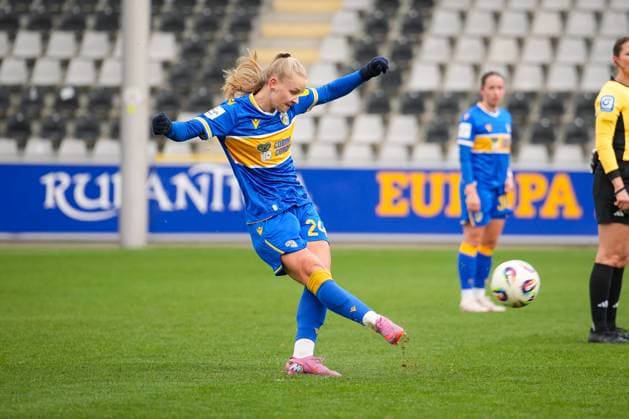 Soccer, Google Pixel Womens Bundesliga, 11 Matchday, 2025 2026, SC Freiburg vs Carl Zeiss Jena, 22 11 2025, Dreisamstadion, Freiburg, Isabella Jaron FC Carl Zeiss Jena Women, 24 Freiburg Dreisamstadion Baden Württemberg Germany Copyright: xFINLEYxMÖRCHx