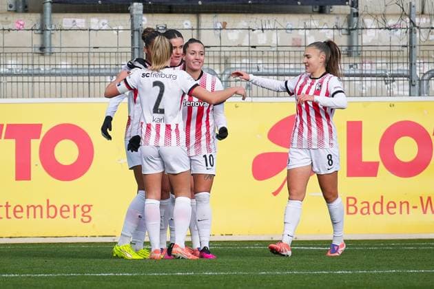 Football, Google Pixel Womens Bundesliga, 11 Matchday, 2025 2026, SC Freiburg vs Carl Zeiss Jena, 22 11 2025, Dreisamstadion, Freiburg, Selina Vobian SC Freiburg, Women 10 Goal, Goal celebration, Emotions, Goal shot, Joy, Cheering, Freiburg Dreisamstadion Baden Württemberg Germany Copyright: xFINLEYxMÖRCHx