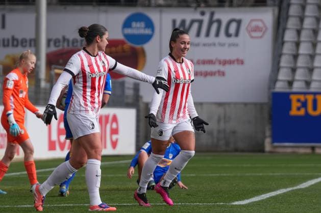 Svenja Foelmli Svenja Foelmli SC Freiburg, 09 and Selina Vobian SC Freiburg, 10 goal celebration, emotions, jubilation, goal success, finish, goal , Germany, Football, GooglePixel Womens Bundesliga, 11 Matchday, 2025 2026, SC Freiburg vs FC Carl Zeiss Jena, 22 11 2025, Dreisamstadion, Freiburg, Germany DFB REGULATIONS PROHIBIT ANY USE OF PHOTOGRAPHS AS IMAGE SEQUENCES AND OR QUASI VIDEO Freiburg Dreisamstadion Baden Wuerttemberg Germany Copyright: xArnexAmbergx