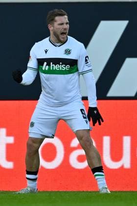 Paderborn, Home Deluxe Arena, 22 11 25, GER, Herren, 2 Bundesliga, Saison 2025 2026, SC Paderborn 07 Hannover 96 Bild Benjamin KAELLMANN Hannover jubiliert nach seinem Tor zum 0 2 DFL regulations prohibit any use of photographs as image sequences and or quasi video NRW Deutschland