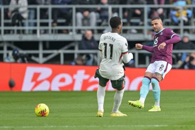 22nd November 2025; Turf Moor, Burnley, Lancashire, England; Premier League Football, Burnley versus Chelsea; Kyle Walker of Burnley passes the ball while under pressure from Jamie Gittens of Chelsea  LeexDurkin
