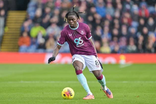 22nd November 2025; Turf Moor, Burnley, Lancashire, England; Premier League Football, Burnley versus Chelsea; Lesley Ugochukwu of Burnley with the ball  LeexDurkin