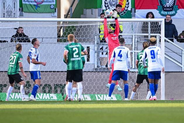 22 11 2025, Football, 2 Bundesliga, Season 2025 2026, Matchday 13, Preußen Münster FC Schalke 04, Goalkeeper Loris Karius FC Schalke 04 xRHR PHOTO YYx Copyright: KROEGER RHR-FOTOx RHR-FOTO YY