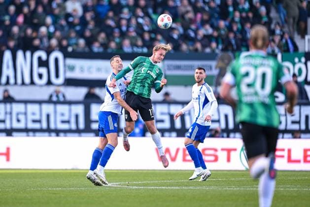 22 11 2025, Football, 2 Bundesliga, Season 2025 2026, Matchday 13, Preußen Münster FC Schalke 04, Nikola Katic FC Schalke 04 , Oscar Vilheimsson Preußen Münster xRHR PHOTO YYx Copyright: KROEGER RHR-FOTOx RHR-FOTO YY