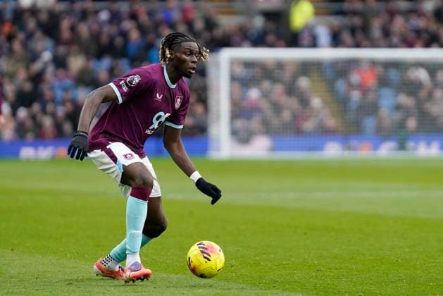 Burnley v Chelsea FC, Burnley, UK - 22 Nov 2025 Lesley Ugochukwu of Burnley FC during the Premier League match between Burnley and Chelsea FC at Turf Moor, Burnley on 22 November 2025 ( Burnley Turf Moor Burnley England Copyright: xHarryxCornish PPAUKx PPA-231058
