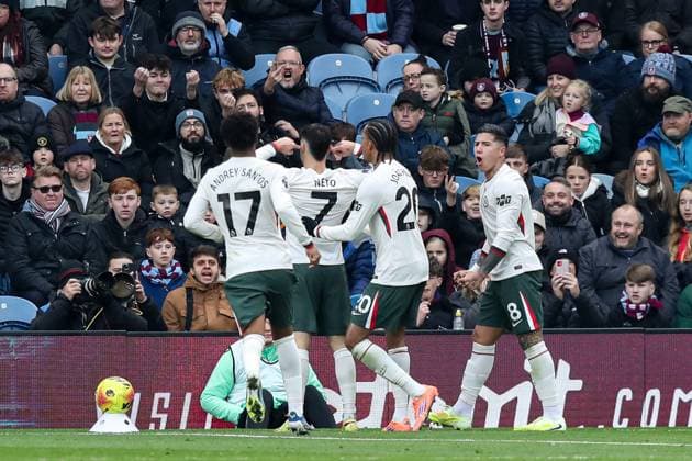 Premier League Burnley v Chelsea Pedro Neto of Chelsea celebrates after scoring to make it 0-1 during the Premier League match Burnley vs Chelsea at Turf Moor, Burnley, United Kingdom, 22nd November 2025 (Photo by Jorge Horsted News Images) Burnley Turf Moor Lancashire United Kingdom Copyright: xJorgexHorsted NewsxImagesx