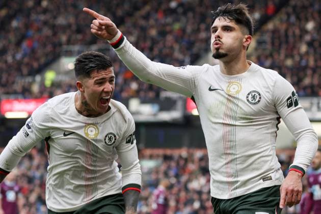 Pedro Neto (7 Chelsea) celebrates his goal during the Premier League match between Burnley and Chelsea at Turf Moor in Burnley, England on November 22nd 2025. Copyright: xSeanxChandlerx xSPPx Sportspressphoto_SPR64644