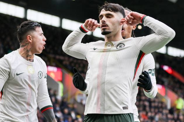 Pedro Neto (7 Chelsea) celebrates his goal during the Premier League match between Burnley and Chelsea at Turf Moor in Burnley, England on November 22nd 2025. Copyright: xSeanxChandlerx xSPPx Sportspressphoto_SPR64646