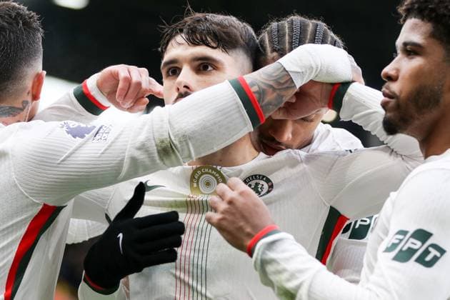 Pedro Neto (7 Chelsea) celebrates his goal during the Premier League match between Burnley and Chelsea at Turf Moor in Burnley, England on November 22nd 2025. Copyright: xSeanxChandlerx xSPPx Sportspressphoto_SPR64647