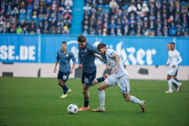 left Ryan Naderi Rostock vs Luca Trslic FCS GER, FC Hansa Rostock vs 1 FC Schweinfurth 05, Soccer, Men, 3 Liga, Matchday 15, Season 2025 2026, 22 11 2025 Rostock Ostseestadion Mecklenburg Vorpommern Germany