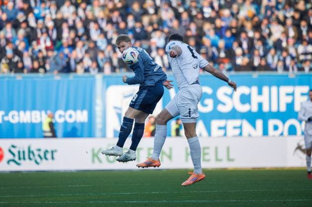 left Andreas Voglsammer Rostock vs Lucas Zeller FCS GER, FC Hansa Rostock vs 1 FC Schweinfurth 05, Football, Men, 3 Liga, Matchday 15, Season 2025 2026, 22 11 2025 Rostock Ostseestadion Mecklenburg Vorpommern Germany
