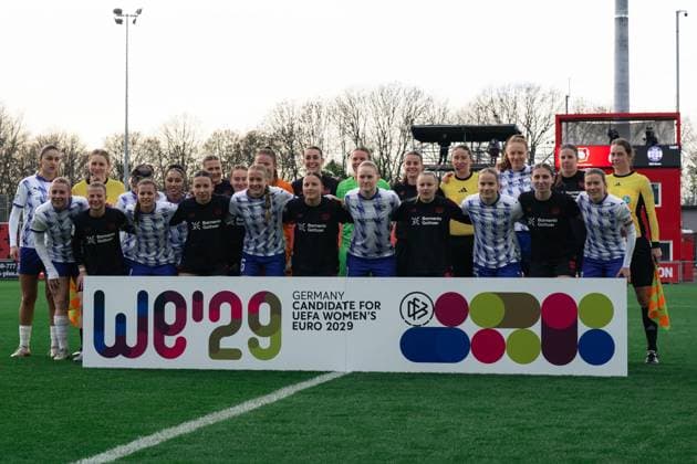 Bayer 04 Leverkusen and SGS Essen before the Google Pixel Frauen Bundesliga game between Bayer 04 Leverkusen and SGS Essen at Ulrich - Haberland Stadium in Levekusen, Germany Copyright: xLeoniexKiehlx xSPPx Sportspressphoto_SPR64648
