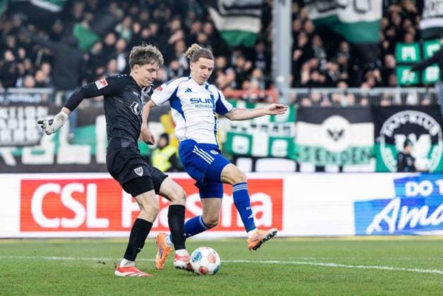 2 Soccer Bundesliga SC Preußen Münster FC Schalke 04 22 11 2025 Johannes Schenk SC Preußen Münster, 1 , Mika Wallentowitz FC Schalke 04, 35 2 Soccer Bundesliga 13 Matchday SC Preußen Münster FC Schalke 04 LVM Preußenstadion, Münster 22 11 2025 DFL regulations prohibit any use of photographs as image sequences and or quasi video Copyright: xBEAUTIFULxSPORTS Buriakovx
