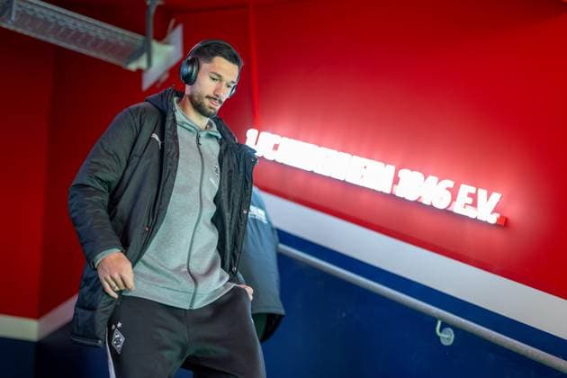 Tim Kleindienst Borussia Moenchengladbach, 11 , in the players tunnel of FC Heidenheim, GER, 1 FC Heidenheim vs Borussia Moenchengladbach, Football, Bundesliga, Matchday 11, Season 2025 2026, 22 11 2025, DFL DFB REGULATES PROHIBIT ANY USE OF PHOTOGRAPHS AS IMAGE SEQUENCES AND OR QUASI VIDEO, GER, 1 FC Heidenheim vs Borussia Moenchengladbach, Football, Bundesliga, Matchday 11, Season 2025 2026, 22 11 2025 Heidenheim Copyright: xEibner-Pressefotox EP_EER