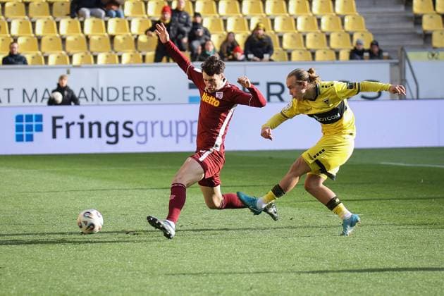 Third League, Alemannia Aachen vs SSV Jahn Regensburg, 22 11 2025 Chance by Elias Bördner Alemannia Aachen 23 DFL REGULATIONS PROHIBIT ANY USE OF PHOTOGRAPHS AS IMAGE SEQUENCES AND OR Q UASI VIDEO Third League, Alemannia Aachen vs SSV Jahn Regensburg, 22 11 2025, Tivoli, Aachen Copyright: xBEAUTIFULxSPORTS Derixx