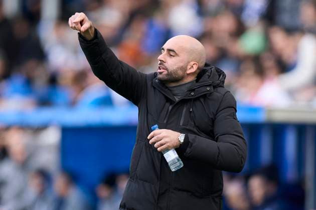 November 22, 2025, Vitoria, Alava, SPAIN: Claudio Giraldez head coach of RC Celta de Vigo reacts during the LaLiga EA Sports match between Deportivo Alaves and RC Celta de Vigo at Mendizorrotza on November 22, 2025, in Vitoria, Spain. Vitoria SPAIN - ZUMAa181 20251122_zaa_a181_042 Copyright: xRicardoxLarreinax
