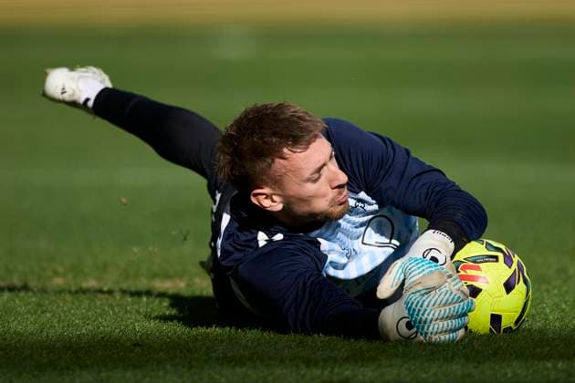 November 22, 2025, Vitoria, Alava, SPAIN: Ionut Radu of RC Celta de Vigo warms up prior to the LaLiga EA Sports match between Deportivo Alaves and RC Celta de Vigo at Mendizorrotza on November 22, 2025, in Vitoria, Spain. Vitoria SPAIN - ZUMAa181 20251122_zaa_a181_044 Copyright: xRicardoxLarreinax