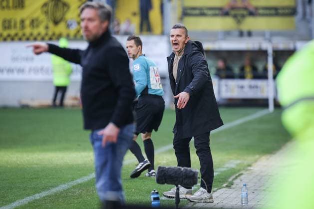 Third League, Alemannia Aachen vs SSV Jahn Regensburg, 22 11 2025 First home game for Mersad Selimbegovic Head Coach Alemannia Aachen DFL REGULATIONS PROHIBIT ANY USE OF PHOTOGRAPHS AS IMAGE SEQUENCES AND OR Q UASI VIDEO Third League, Alemannia Aachen vs SSV Jahn Regensburg, 22 11 2025, Tivoli, Aachen Copyright: xBEAUTIFULxSPORTS Derixx