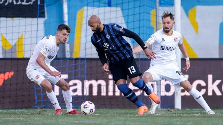 v li Gino Fechner SVWW, 6 , Terrence Boyd SV Waldhof, 13 , Florian Hübner SVWW, 19 , duel, duel scene, duel, tackle, tackling, dynamics, action, action, 22 11 2025, Mannheim Germany , Football, 3 Liga, SV Waldhof Mannheim SV Wehen Wiesbaden, DFB DFL REGULATIONS PROHIBIT ANY USE OF PHOTOGRAPHS AS IMAGE SEQUENCES AND OR QUASI VIDEO xozx