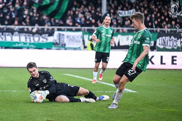 22 11 2025, Football, 2 Bundesliga, Season 2025 2026, Matchday 13, Preußen Münster FC Schalke 04, Morten Behrens Preußen Münster , Jano ter Horst Preußen Münster xRHR PHOTO YYx Copyright: KROEGER RHR-FOTOx RHR-FOTO YY