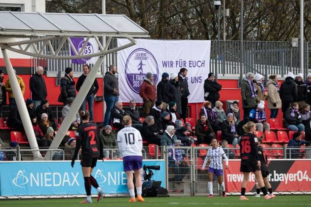 The fan of SGS Essen during the Google Pixel Frauen-Bundesliga between Bayer 04 Leverkusen and SGS Essen at Ulrich-Haberland-Stadion in Leverkusen, Germany. Copyright: xQianruxZhang SPPx Sportspressphoto_SPR64662
