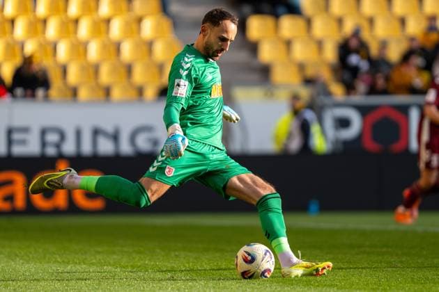 Felix Gebhardt Jahn Regensburg, 01 Alemannia Aachen vs SSV Jahn Regensburg, Football, 3 Liga, Matchday 15, Season 2025 2026, 22 11 2025 DFB REGULATIONS PROHIBIT ANY USE OF PHOTOGRAPHS AS IMAGE SEQUENCES AND OR QUASI VIDEO Alemannia Aachen vs SSV Jahn Regensburg, Football, 3 Liga, Matchday 15, Season 2025 2026, 22 11 2025 Aachen Copyright: xEibner-Pressefoto J.xDerondeaux EP_JDU