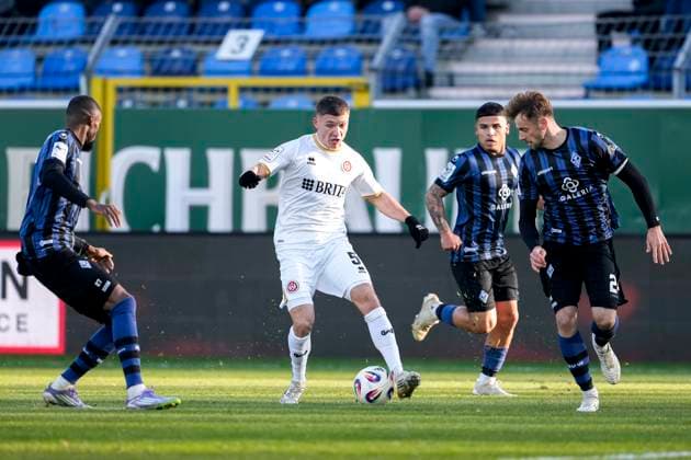 v li Adama Diakhaby SV Waldhof, 27 , Niklas May SVWW, 5 , Seyhan Yigit SV Waldhof, 18 , Lukas Klünter SV Waldhof, 24 , duel, duel scene, duel, tackle, tackling, dynamics, action, Action, 22 11 2025, Mannheim Germany , Soccer, 3 Liga, SV Waldhof Mannheim SV Wehen Wiesbaden, DFB DFL REGULATIONS PROHIBIT ANY USE OF PHOTOGRAPHS AS IMAGE SEQUENCES AND OR QUASI VIDEO xozx
