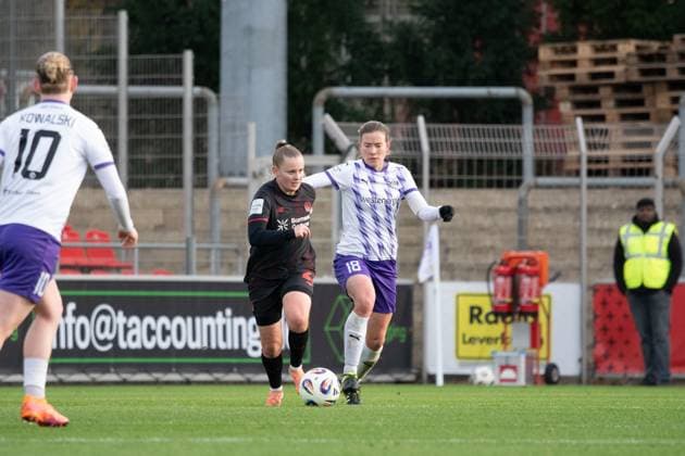 Vanessa Fudalla (21 Bayer 04 Leverkusen) and Lena Ostermeier (18 SGS Essen) during the Google Pixel Frauen-Bundesliga between Bayer 04 Leverkusen and SGS Essen at Ulrich-Haberland-Stadion in Leverkusen, Germany. Copyright: xQianruxZhang SPPx Sportspressphoto_SPR64673