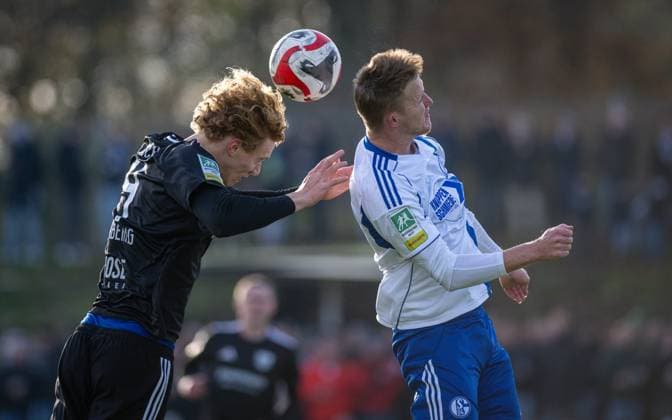 Soccer, Season 2025 2026, Regionalliga West, 22 11 2025, Matchday 16, Men, 1 FC Bocholt black vs FC Schalke 04 U23 white v l Kaspar Harbering 1 FC Bocholt , Gerrit Wegkamp FC Schalke 04 U23 , Bocholt Stadion am Huenting Nordrhein Westfalen Germany 251122_fb_1fc-bocholt_schalke-04_u23_46301