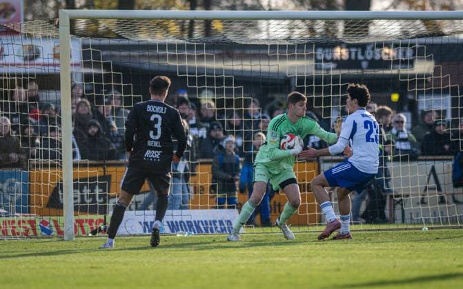 Soccer, Season 2025 2026, Regionalliga West, 22 11 2025, Matchday 16, Men, 1 FC Bocholt black vs FC Schalke 04 U23 white v l Julian Riedel 1 FC Bocholt , Lucas Fox Goalkeeper 1 FC Bocholt , Jakob Sachse FC Schalke 04 U23 , Bocholt Stadion am Huenting Nordrhein Westfalen Germany 251122_fb_1fc-bocholt_schalke-04_u23_46308