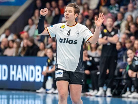 Alina Grijseels Germany 04 indicates the move, Germany vs. Switzerland, handball, international match, women, 2025 2026 season, 22 11 2025, Germany vs. Switzerland, handball, international match, women, 2025 2026 season, 22 11 2025 Goeppingen Copyright: xEibner-Pressefoto MichaelxSchmidx EP_MST