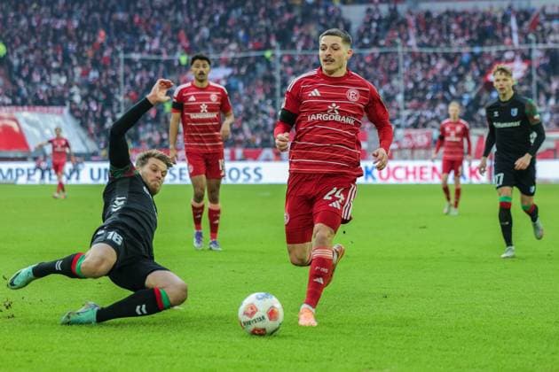 Soccer 2 Bundesliga 13 Matchday Fortuna Düsseldorf 1 FC Magdeburg on 22 11 2025 at Merkur Spiel Arena in Düsseldorf Marcus Mathisen Magdeburg , left Florent Muslija Düsseldorf , right DFL regulations prohibit any use of photographs as image sequences and or quasi video xJRx