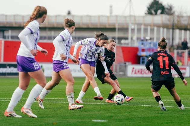 22 11 25, Women, Football, Google Pixel Womens Bundesliga, Season 2025 2026, Bayer 04 Leverkusen SGS Essen, 11 Matchday Laureta Elmazi 11 SGS Essen Defensive action in the penalty area Leverkusen Ulrich Haberland Stadion NRW Germany